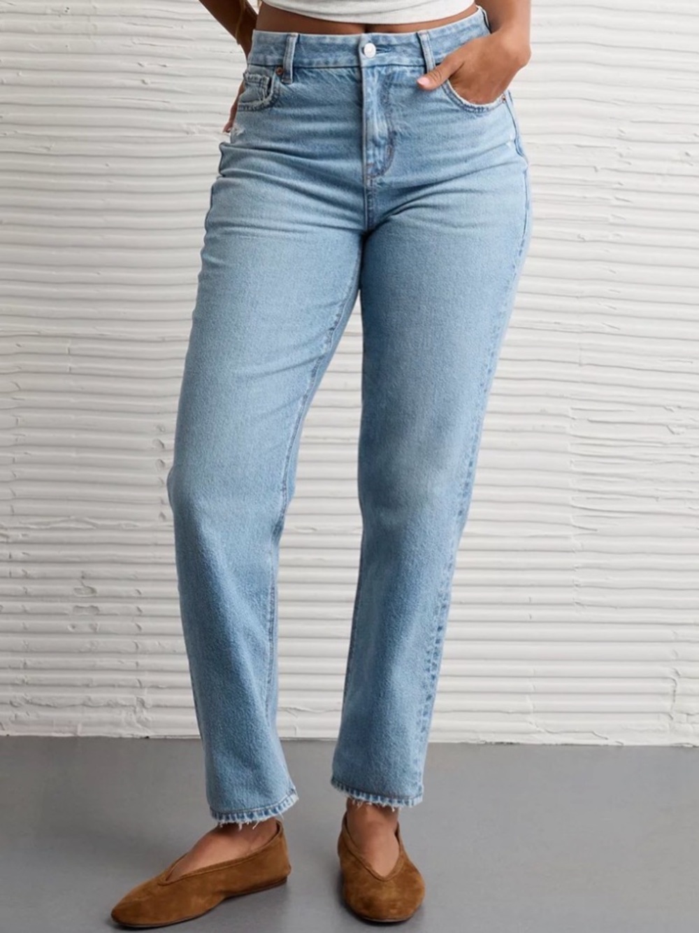 American Eagle Strigid Curvy Mom Jean Size 00 - Blue Breeze